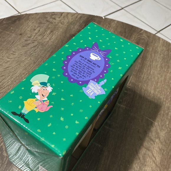 Disney Parks Alice Wonderland Tea Set For One Mug Teapot Tea New With Box - Picture 6 of 6